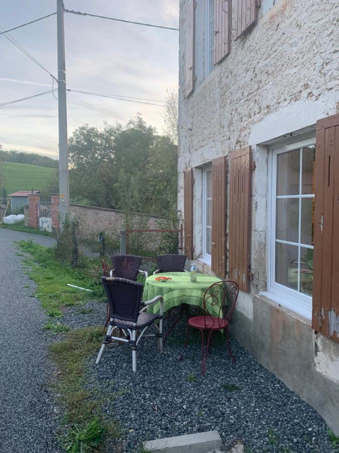 Busset Liages Situe Dans Le Bourbonnais 1 Chambres Lit Double Et Un Clic Clac Exterior foto